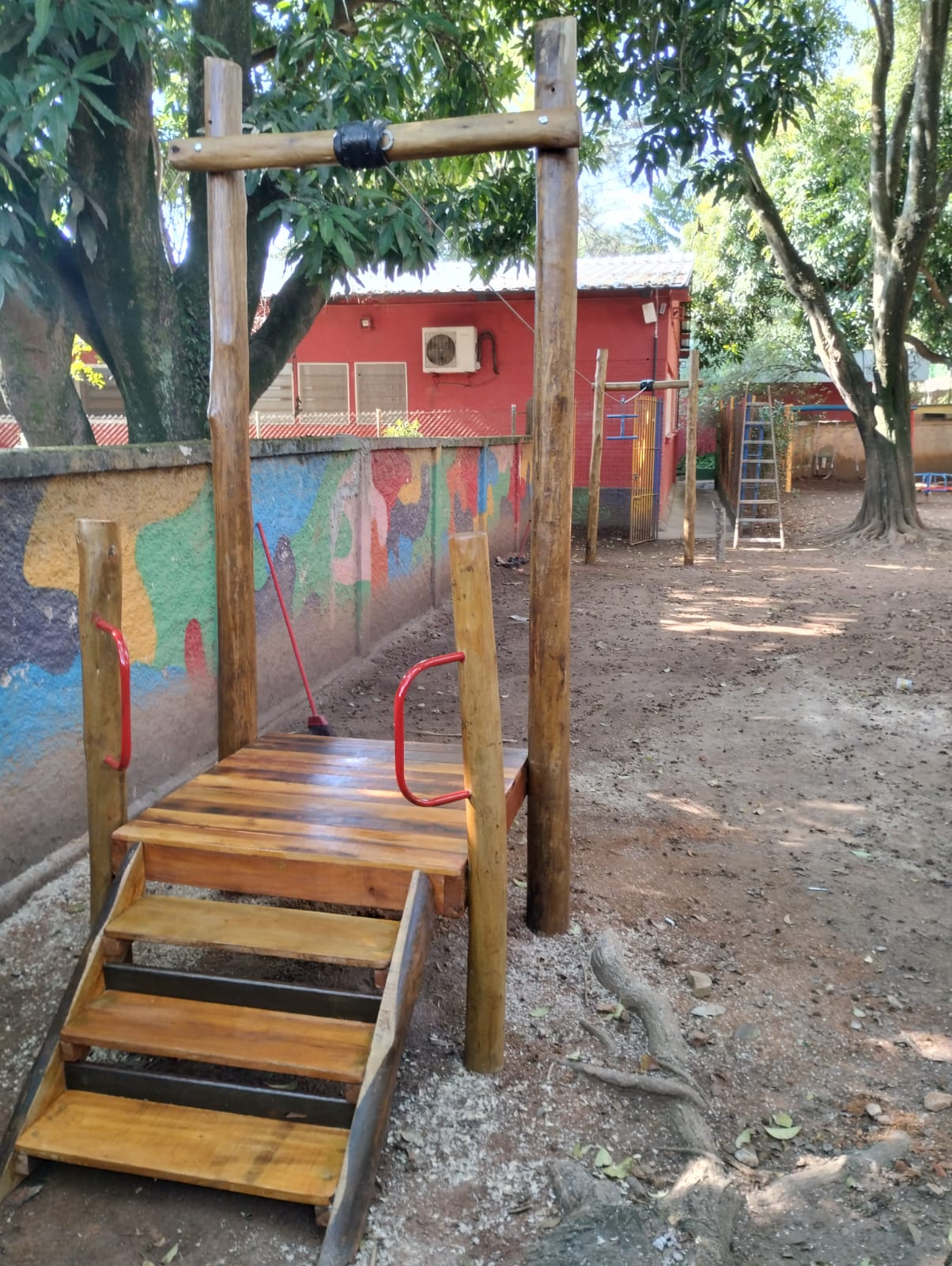 Playground de madeira eucalipto